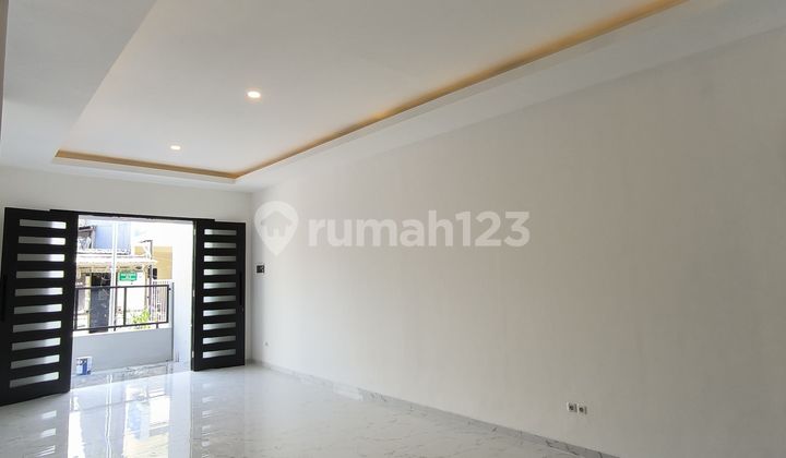 Sukolilo House, Surabaya, Good Unfurnished with SHM 2