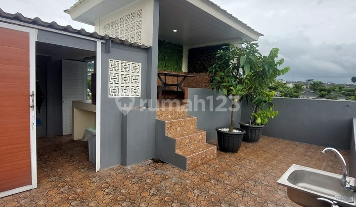 Rumah Modern Minimalis 3 Lantai Furnished View Gunung