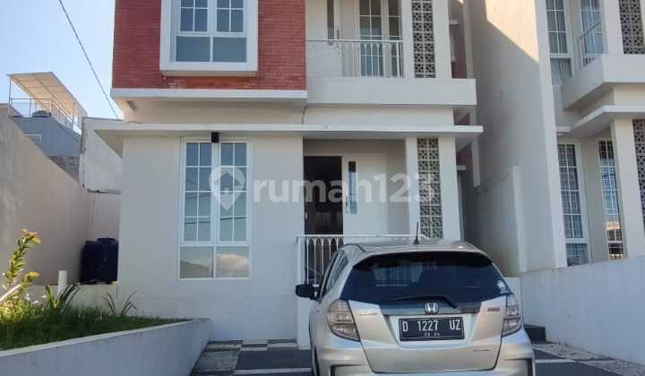 Ciwaruga Rumah Modern 2 Lantai Dijual di Ciwaruga Bandung
