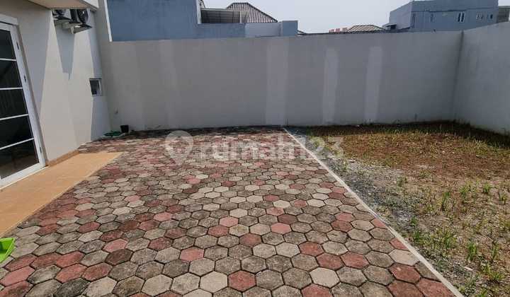 Rare Find. Luxurious Granada Alicante House, Gading Serpong 2