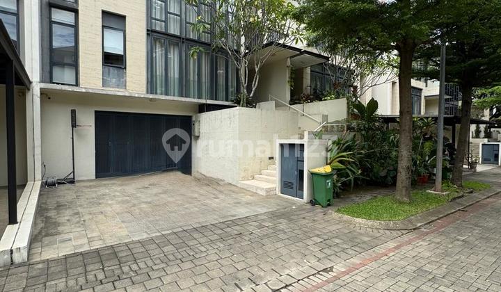 Dibawah Pasaran. Rumah Mewah Navapark Cluster Lancewood, Bsd City