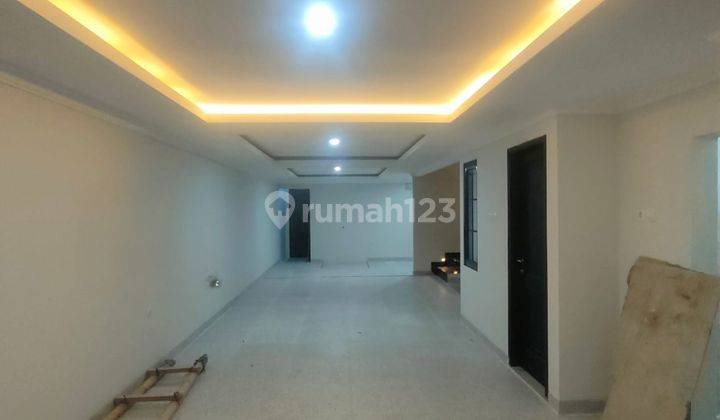 RUMAH MEWAH CLASSIC EROPA SIAP HUNI + PRIVATEPOOL DI JAGAKARSA 7