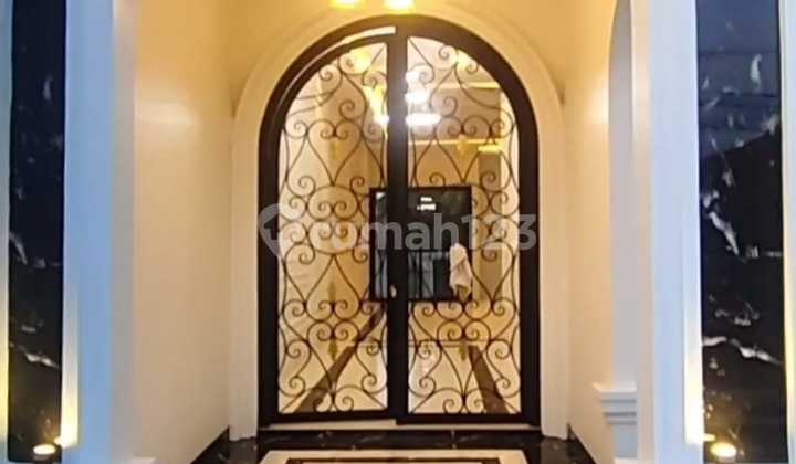 RUMAH MEWAH CLASSIC EROPA SIAP HUNI + PRIVATEPOOL DI JAGAKARSA 12