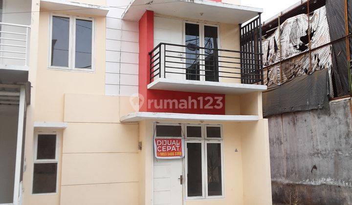 Dijual Rumah Sudut 2 Lantai Di Inti Kota Medan Titipapan 8.4x13  2