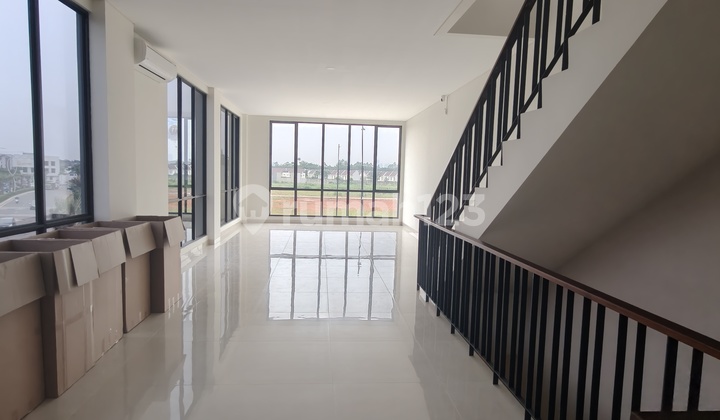 Pasadena Square North - Studio Loft Limited!!