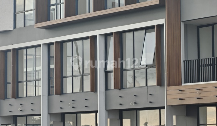 West Village 4.5X9 - 3 Floors Facing Main Road BSD 2