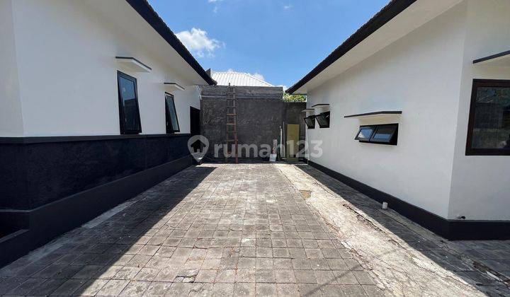 House with land area of 274m2 on Dharmawangsa Street, Nusa Dua 2