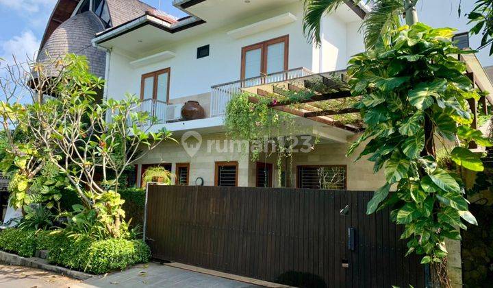 Vila 2 Lantai Furnished Di Taman Mumbul , Nusa Dua Dekat Pintu Tol 1