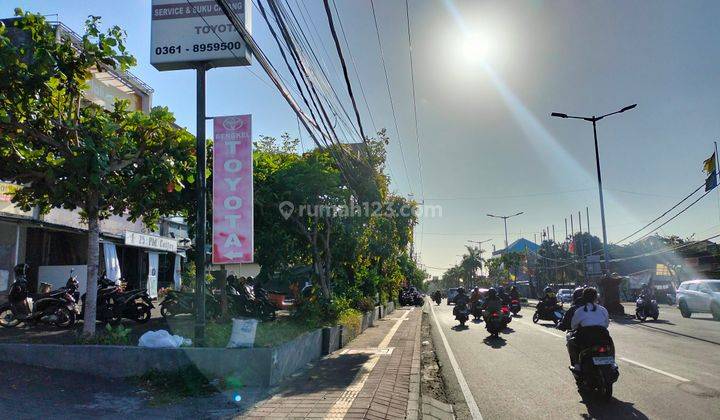 Cheap shophouses in the busy area of Jalan Bypass Ngurah Rai Nusa Dua 1