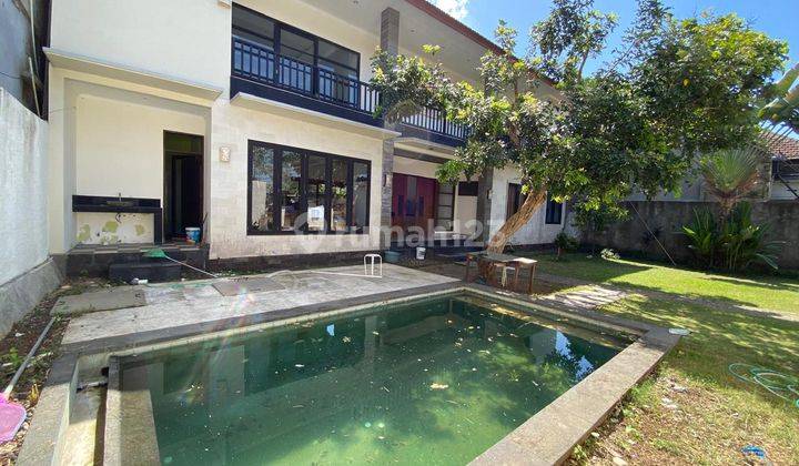 Magnificent House with Large Yard and Swimming Pool in Puri Gading Jimbaran 1