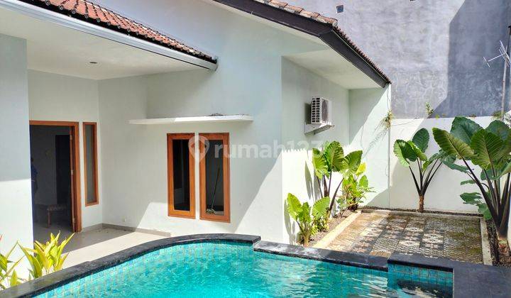 Cheap ready-to-live-in villa in a strategic location in Jimbaran near Gwk  1