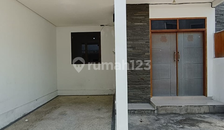 Strategic Minimalist House in Taman Griya Jimbaran, One Gated 2