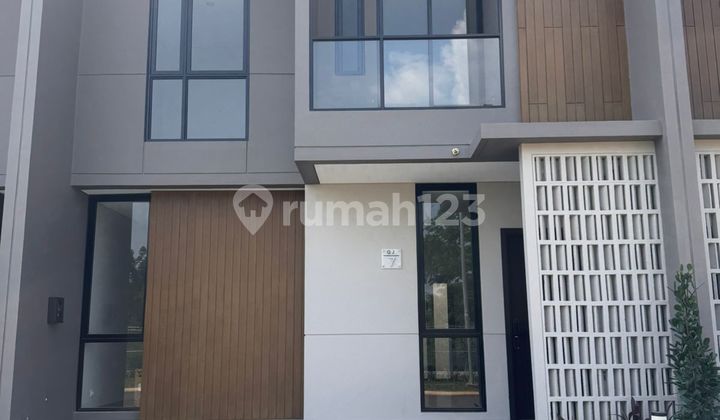 For Rent: Summarecon Crown Gading House 3 Bedrooms, Air Conditioned For Rent: Summarecon Crown Gading House 3 Bedrooms, Air Conditioned