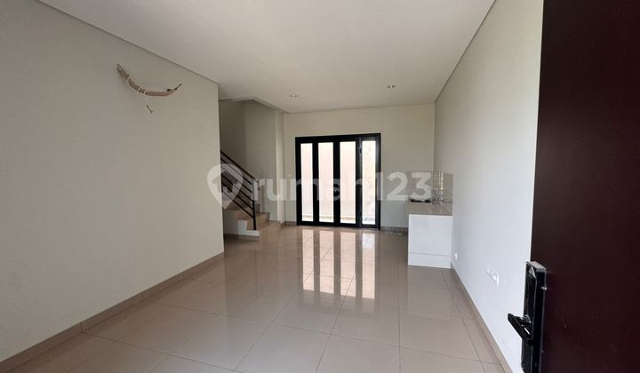 For Rent: Summarecon Crown Gading House 3 Bedrooms, Air Conditioned For Rent: Summarecon Crown Gading House 3 Bedrooms, Air Conditioned