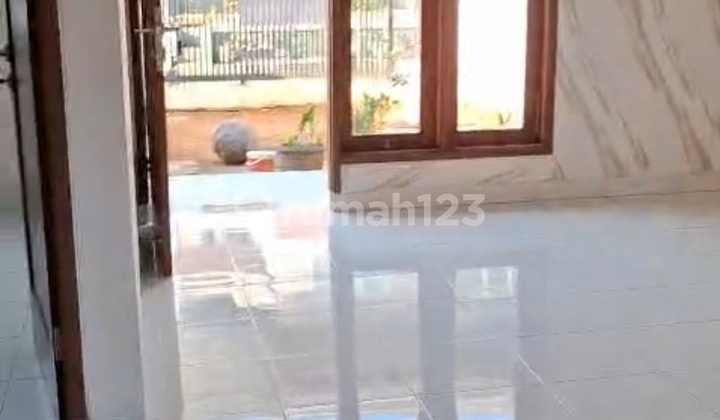 Ready-to-Occupy House in Bekasi City Park, Strategic Location, Lowest Price