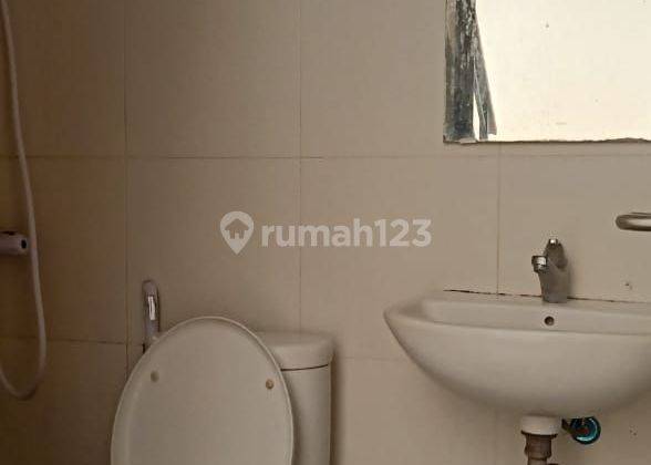 kamar mandi rumah siap huni di premier