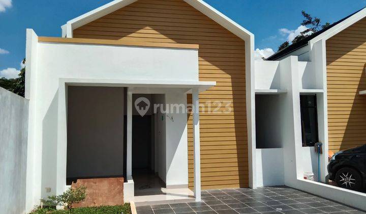 Rumah baru bebas banjir siap huni  1