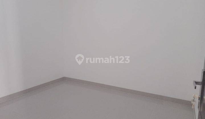 Rumah baru bebas banjir siap huni  10
