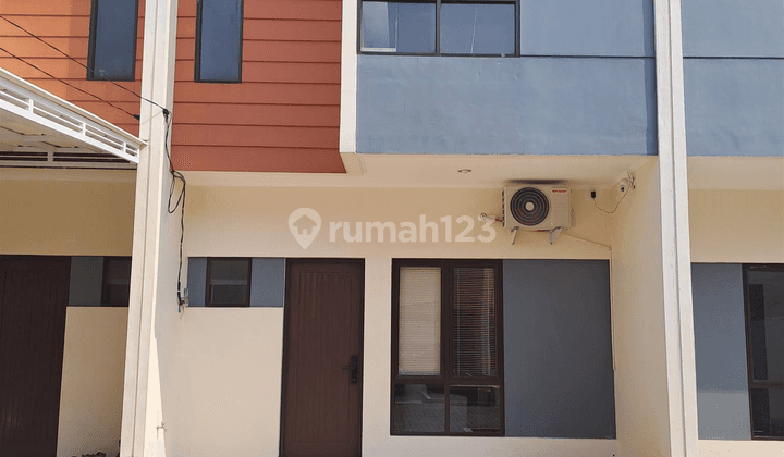 Rumah Townhouse 2 lantai belakang Grand Wisata  ready stock siap huni Di Mustika Jaya Kota Bekasi 2