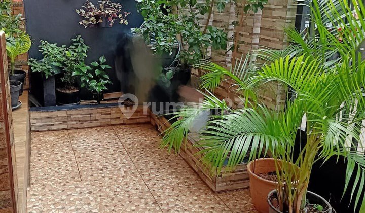 RUMAH SIAP HUNI  POJOK DALAM CLUSTER 2 LANTAI DI JAGAKARSA 2