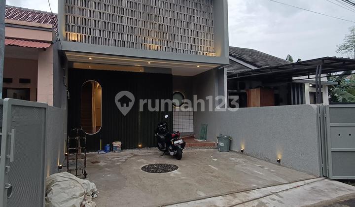 DIJUAL RUMAH MODERN ELEGAN BARU 2 Lantai Siap Huni Dalam Komplek Perumahan Cipayung Jakarta Timur 2