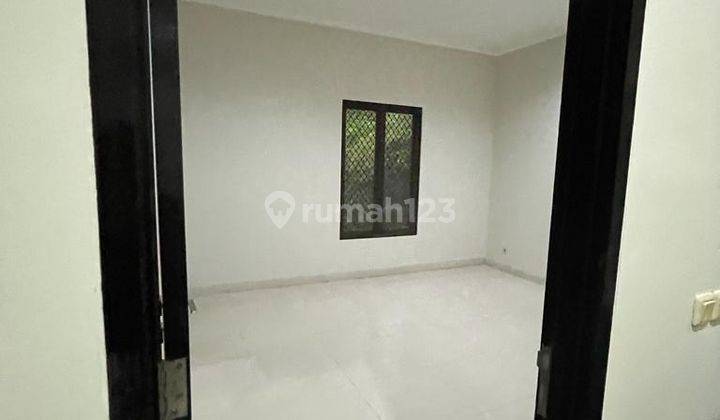 Rumah Bangunan Mandiri Semi Furnished Modern di Delatinos Bsd 2