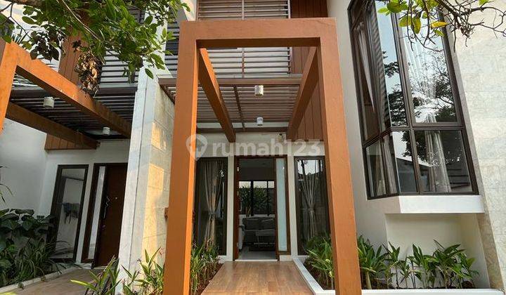 Jual Cepat Rumah Sudah Renov Rapih, Depan Taman Di De Park Bsd 1