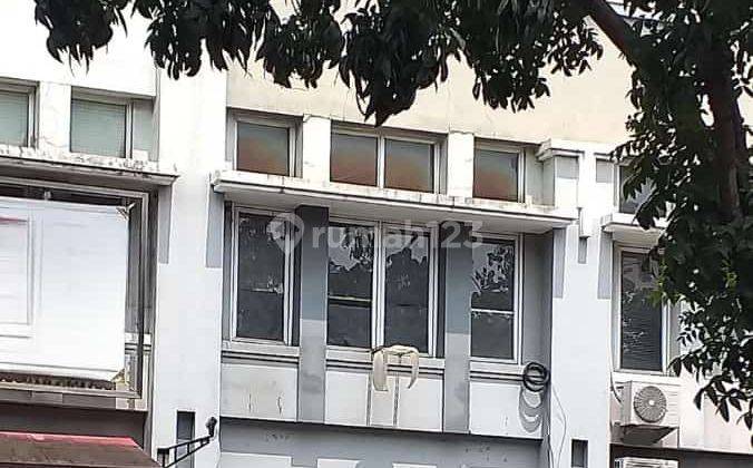 Dijual Ruko 2.5 Lantai di Jalan Boulevard Graha Raya Tangerang 1