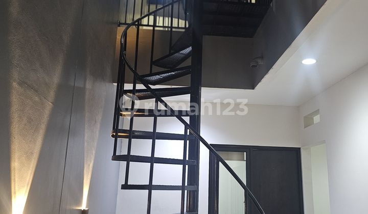 Rumah Cakep Rapih di Green Lake City 2 Lantai Semi Furnish 2