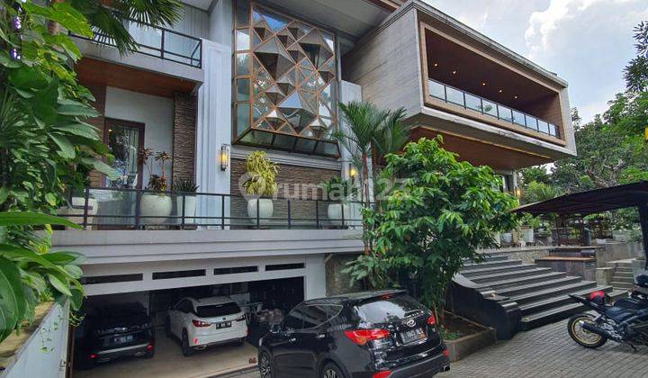 Rumah 2 Lantai Gaya Modern Tropical Lokasi Premium  Furnished 1