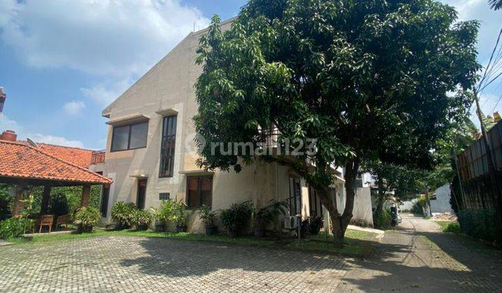 Rumah 2 Lantai Lokasi Kemang Selatan Sangat Strategis 2