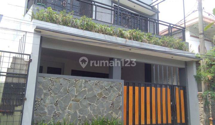 Rumah baru semi furnish siap huni dalam komplek kembar BKR 1