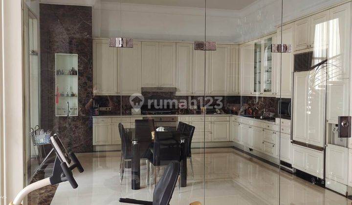 Rumah Mewah 3 Lantai di Jalur Strategis Jakarta Utara 2