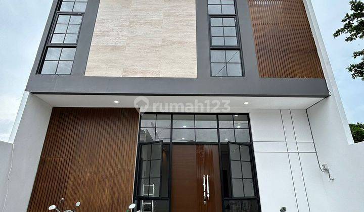 Rumah Modern Tropical Di Sutorejo Timur 1