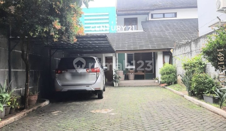 Rumah Homey Asri Tanah Luas Dekat ke Jalan Raya Jombang