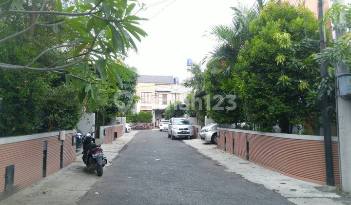 For Sale, Ready-to-Occupy House Within a One-Gate Cluster in Dikebagusan, Jakarta 2