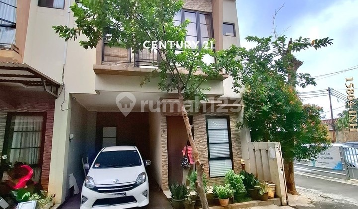 For Rent House in a Strategic Location Near Rici Bintaro School For Rent House in a Strategic Location Near Rici Bintaro School