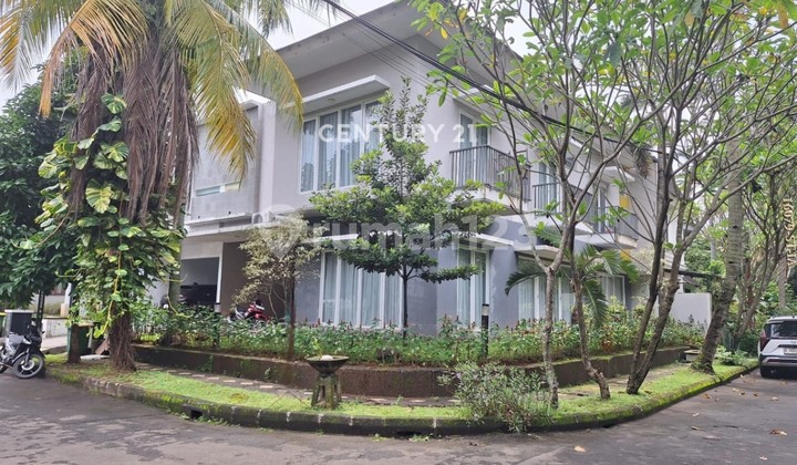 For Sale House Hook Position in Cluster One Gate in Sector 8 Bintaro