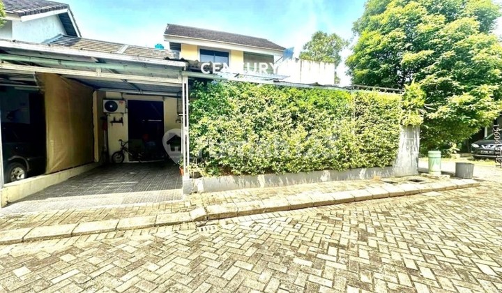 For Sale: House in a Corner Position, Strategic Location Within a Housing Complex