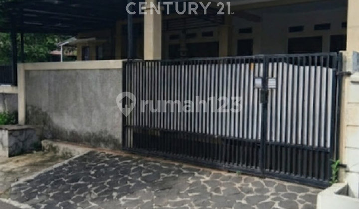 Rumah Homey di Hook Tanah Luas dan Murah Strategis Dekat Stasiun