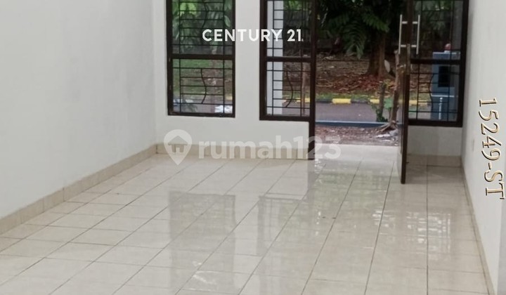 For Rent Ready-to-Occupy House in Graha Bintaro For Rent Ready-to-Occupy House in Graha Bintaro