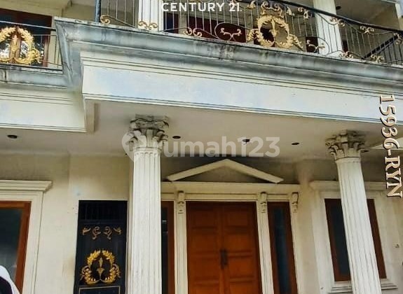 For Rent House in Kebayoran Baru, South Jakarta For Rent House in Kebayoran Baru, South Jakarta