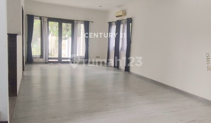 Dijual Rumah Siap Huni di Versailles Bsd City 2