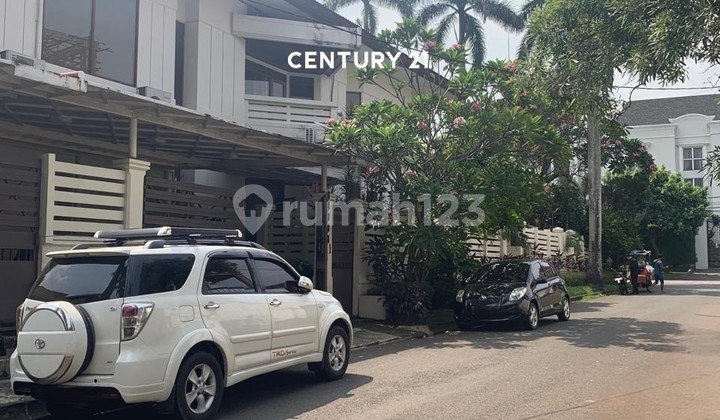Rumah Hook Luas Disewakan di Lokasi Premium di Pondok Indah