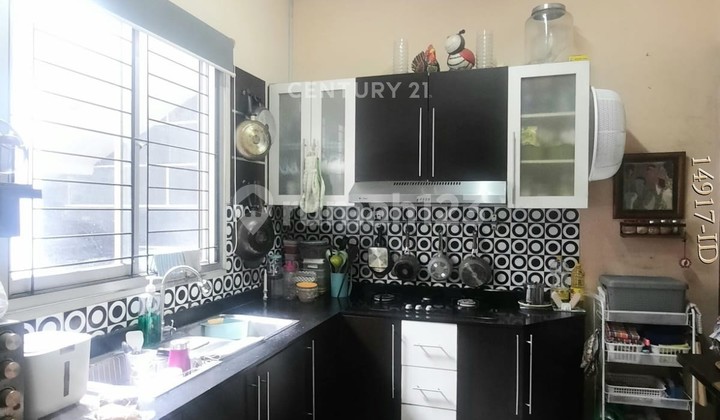 Cozy Lush Home with Spacious Land Near Jombang Main Road 2