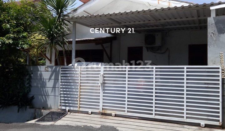 For Sale Flood-Free House in Complex Near Pasar Minggu Station