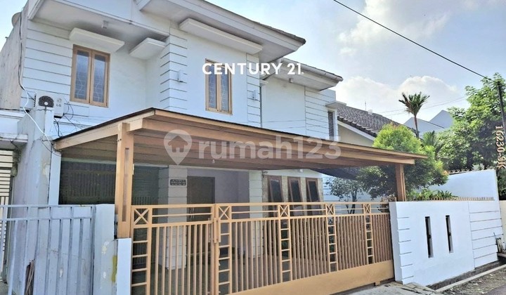 For Sale: Move-in Ready House in a Strategic Location Near the Toll Road in Jagakarsa