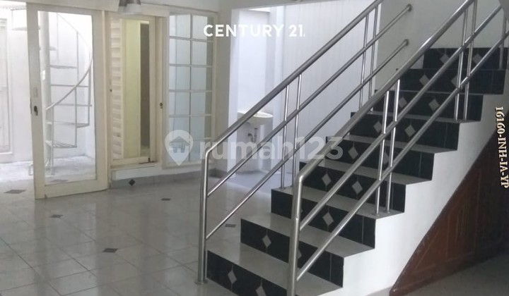 House for Rent in a Strategic Location in Bintaro Jaya