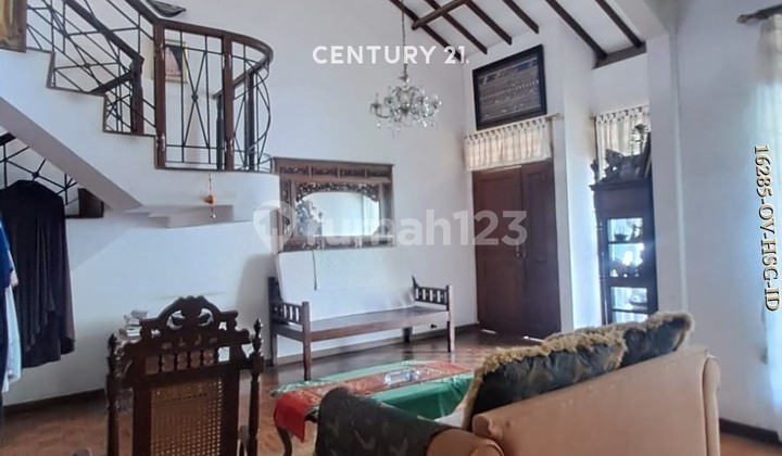 Spacious House with a Tranquil Environment in Bintaro 2