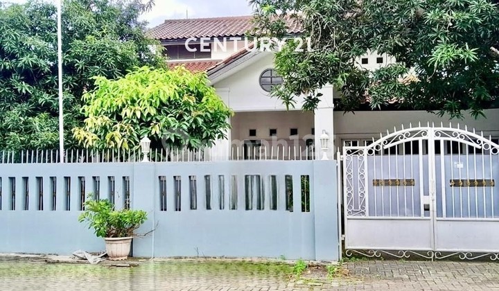 Dijual Rumah Luas Ada Taman Depan dan Halaman Belakang yang Luas